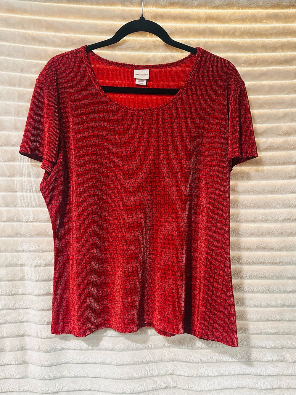 Covington Red hot shimmering Scoop Neck Short Sleeve Top